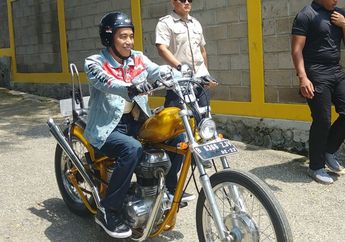 Touring Dengan Motor Barunya, Presiden Jokowi Pakai Sneaker Seharga Rp 1 Jutaan
