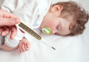 Tips Merawat Bayi yang Terkena Demam dan Flu, Jangan Buru-buru Diberi Obat!