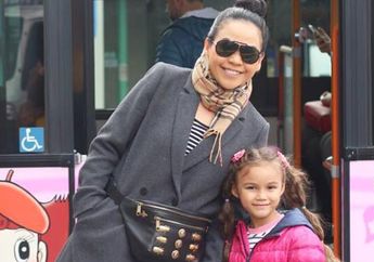 Kecil-kecil Pandai Berpose, Ini Gaya OOTD ala Chloe, Anak Melaney Ricardo yang Super Imut!