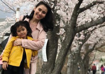 Wow! Ayu Ting Ting Bawa Tas Mewah Seharga Mobil Saat Berlibur di Jepang