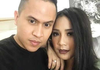 Unggah Pose Bareng Nagita Slavina, Netizen Malah Salah Fokus Dengan Benjolan Ini