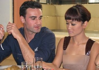 Romantis! Damien Perez Kirimi Jupe Sebuah Video, Ini Dia Isinya...