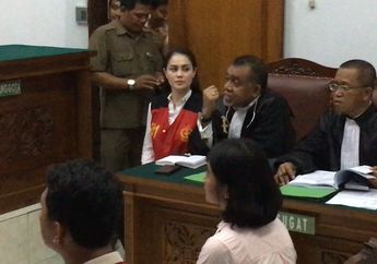 Di Persidangan, Jennifer Dunn Tetap Cantik dengan Riasan Wajahnya