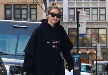 Tampilan Kasual Simpel Gigi Hadid dengan Hoodie Terbarunya, Bakal Jadi Tren nih!