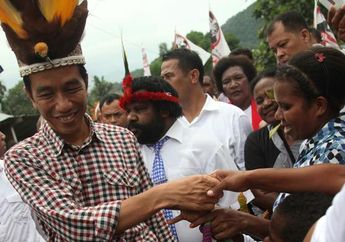 5 Fakta Kunjungan Jokowi ke Agats, dari Penganugerahan Gelar "Kambepit" Sampai Jadi Presiden Pertama Indonesia yang Menginjakkan Kaki di Tanah Asmat