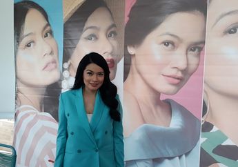 Titi Kamal Jual Lipstik, Christian Sugiono Jual Pomade