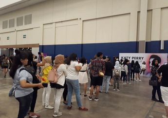 Jelang Konser, Antrean Fans Katy Perry Mengular Hanya untuk Foto