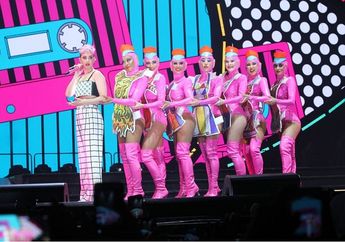 Katy Perry Belajar Bahasa Indonesia dengan Katy Cats di Konser Witness The Tour