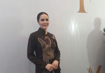 Sudah Jatuh Cinta, Cathy Sharon Ngaku Koleksi Beragam Jenis Batik Indonesia