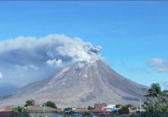 Asap Abu Kehitaman Keluar dari Kawah, Gunung Sinabung Kembali Erupsi Pagi Ini