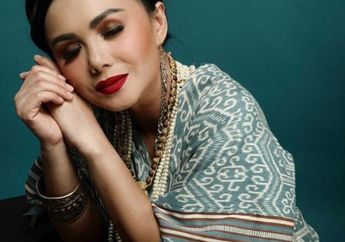 Yuni Shara Pakai Baju Ulos Batak Malah Dibilang Tua Sama Netizen