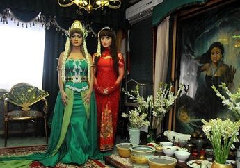 Penjiwaan Jupe Saat Pemotretan Ratu Pantai Selatan Ini Sempat Membuat Fotografer Merinding