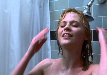 Ini Alasan Mandi Malam Sebelum Tidur Membuat Nyenyak Tidurmu