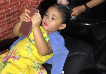 Bilqis Bergaya Borju di Salon, Ayu Ting Ting Dicela