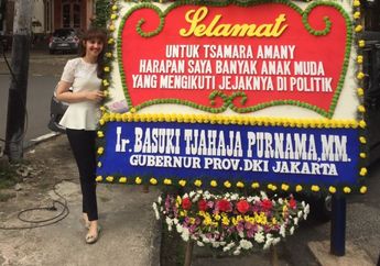 Giliran Cewek Ini Dapat Kiriman Karangan Bunga dari Pak Ahok, Kok Bisa Sih?