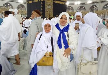 Nggak Cuma Adik, Ibu Ayu Ting Ting Umrah Kena Nyinyir Juga, Laporin ke Tuhan Aja!