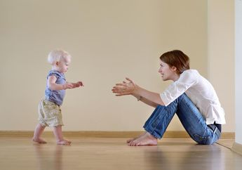 7 Tips untuk Membantu Anak Belajar Berjalan, Nomor 6 Penting Dilakukan