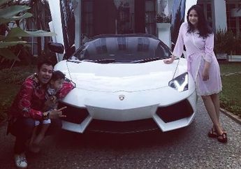 Raffi Ahmad Posting Lamborghini vs Istri, Kamu Fokus ke Mana?