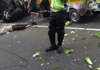 BREAKINGS NEWS! Dampak Kecelakaan, Jalur Puncak Macet Total, Warga Membantu Polisi