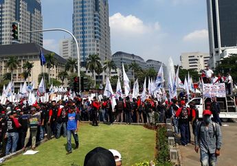 Selangkah Menuju Balai Kota, Demo Buruh Padati Patung Kuda, Lalu Lintas Dialihkan