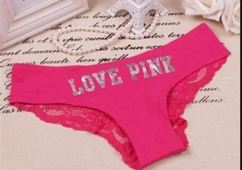 Sudah Menjadi Tradisi, Ternyata Ini Alasan Mengapa Wanita Inggris Tidak Pernah Pakai Celana Dalam