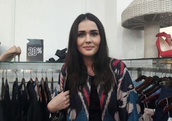 Senk Lotta Model Uzbek Yang Kangen Masakan Padang Ketimbang Mantan