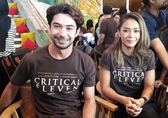 Malu-malu, Reza Rahadian Bicara Cium Bibir Adinia Wirasti