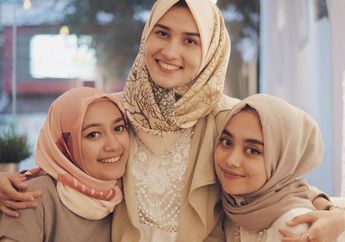 Nabila Hatifa, Dwi Handayani, dan Mega Iskanti Bagi Tips Menggunakan Hijab