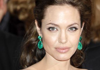 5 Selebriti Dunia yang Tampil Cantik Memukau Berkat Tato Alis