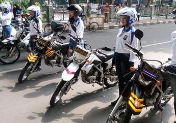 Setelah Heboh Polwan Cantik di Bom Bandung, Polwan Cantik di Gresik Juga Tampil Heboh di Atas Moge