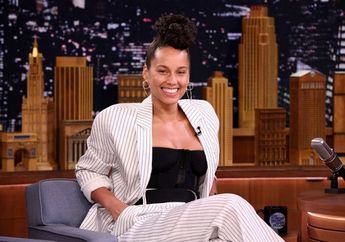 VIDEO: Lucunya Ketika Alicia Keys Tirukan Suara Gwen Stefani dan Adele