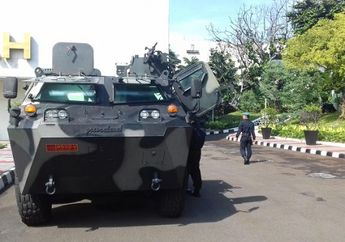 Kapolda Metro Jaya Irjen M. Iriawan Juga Memastikan Panser Anoa Siap Berjaga di Gedung DPR