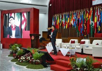 Begini Bentuk Mikrofon Buatan Adik Vidi Aldiano yang Akan Dipakai Raja Salman