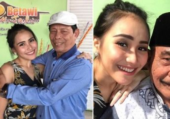 Waduh! Ayu Ting Ting 'Nemplok' Pada 2 Pria Bertitel Haji Ini Sambil Tersenyum Senang, Ada Apa Ya...