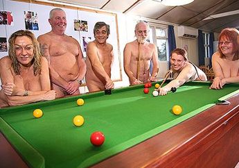 Kalau Mau Melihat Seluruh Penduduk Telanjang Bulat, Kunjungi Desa Ini