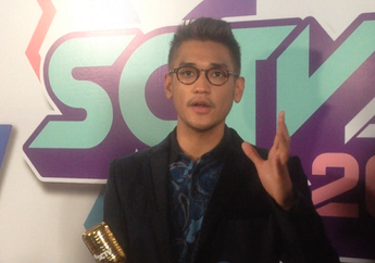 Pesona Afgan dalam Kemilau Rambut Abu-abu dan Kumis Tipis, Hemmm...