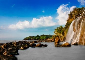 Pantai Indonesia Itu Indah, Ini Buktinya, 4 Pantai yang Memilki Air Terjun