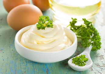 Ini 4 Manfaat Merawat Rambut Pakai Masker Mayones