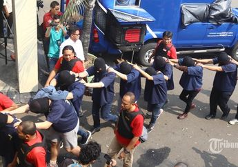 Reka Ulang Polisi: 9 Fakta Ruko Tempat Pesta Gay di Kelapa Gading, Brondong Dipancing Tiket Murah Rp 72 ribu