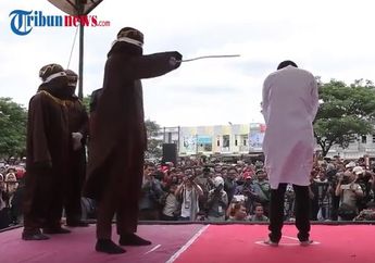 Ini Video Eksekusi Cambuk Pasangan Homo di Aceh