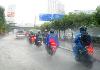 Hujan Datang, Inilah 5 Tips Naik Motor Saat Hujan, Yang Nomor 3 Masih Sering Diabaikan