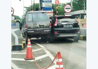 Apes! Dua Mobil Seperti Berebut Masuk Gerbang Tol di Makassar, Padahal Seperti Ini Loh Aslinya