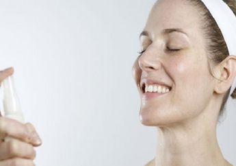 Mau Kulit Wajah Tetap Lembab? Pakai 5 Face Mist Berbahan Alami Ini
