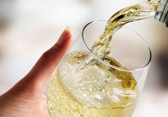 Kulit Sehat dan Kencang dengan 4 Manfaat White Wine Ini
