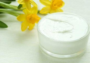 Jangan Cuek Ya, Ini Alasannya Wajib Pakai Krim Tiap Malam!