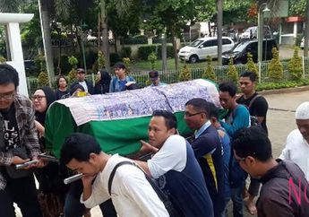 Sebelum Dimakamkan, Jenazah Yana Zein Harus Disalatkan Dua Kali, Ini Penyebabnya