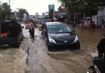 Mobil Kamu Terendam Banjir? Ini Tips Cara Klaim Asuransi Mobil Yang Kena Banjir