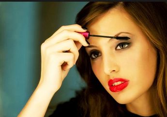 Sok Ikutan Tren, Kebiasaan Ini Malah Bikin Maskara Kamu Kering Menggumpal dan Cepat Habis!