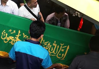 Video Detik-Detik Jenazah Julia Perez Memasuki Ambulan Ditemani Ruben Onsu dan Luna Maya