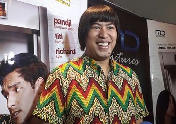 Sulit Jadi Orang Aneh, Pandji Pragiwaksono Riset ke AA Gym!